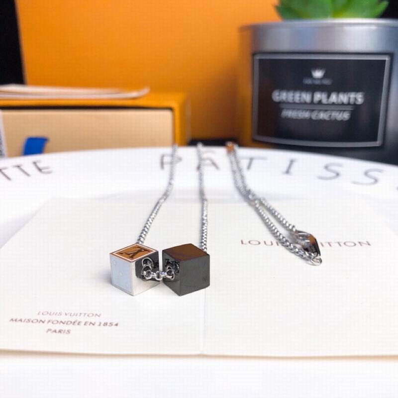LV Necklace 03lyr595
